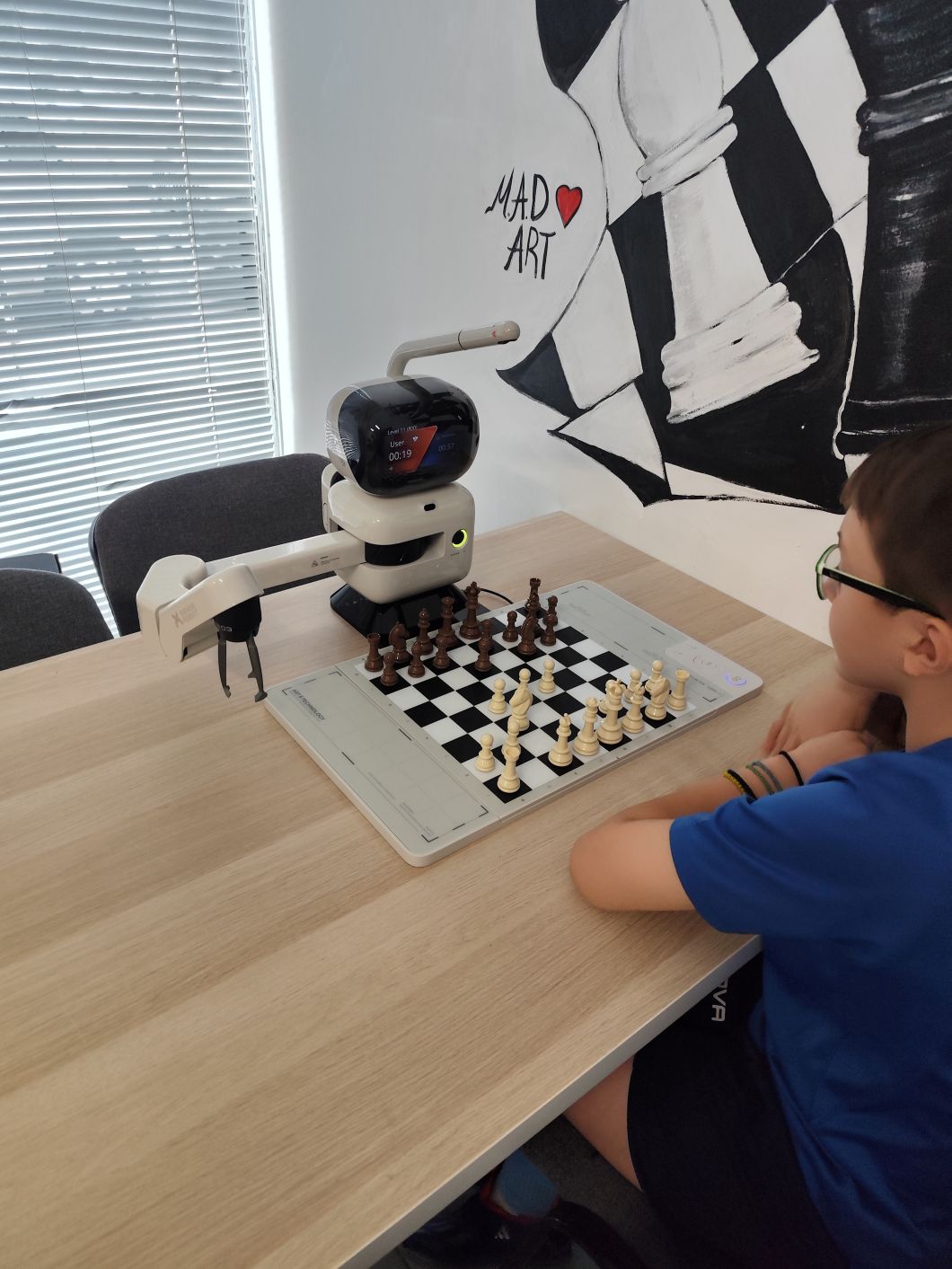 SenseRobot Σκάκι πρωτοποριακό ρομπότ τεχνητής νοημοσύνης